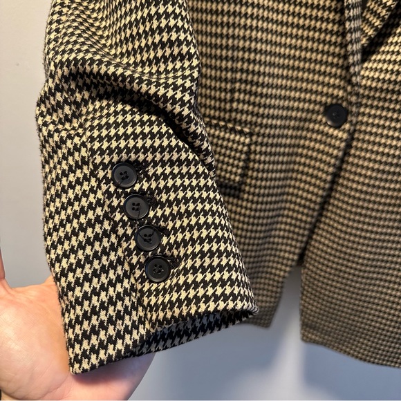 Blazer - Picture 4 of 9